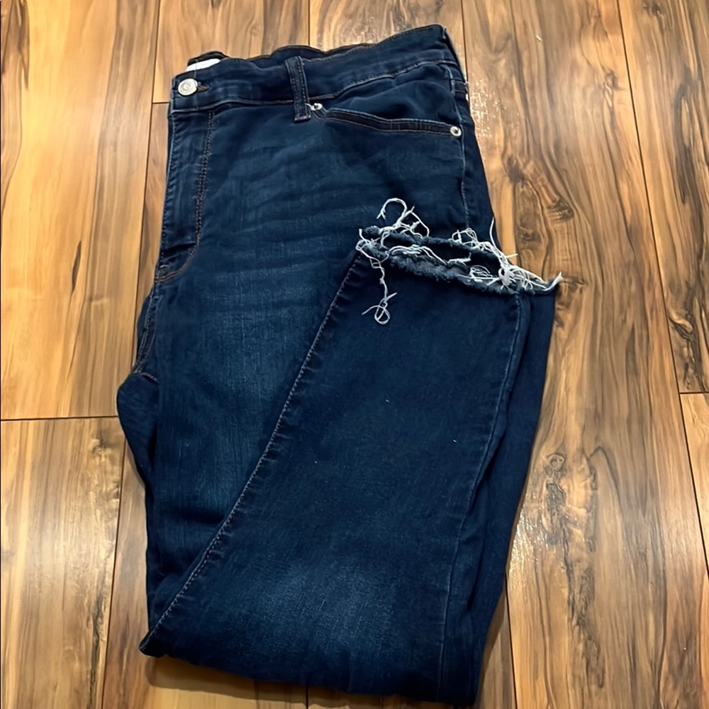 Crown & Ivy Women’s Dark Wash High Rise Skinny Crop Jeans